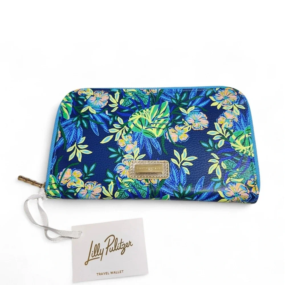 Lilly Pulitzer Passport Travel Wallet Multi‎ The Hottest Spot Floral Blue NEW